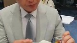 一看吓一跳，以为是高启强晚会吃播