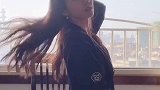 你们一定要努力工作好好赚钱，不然以后只能找我这样普普通通的女孩子