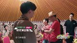 那达慕大会开始还有小孩子拉马头琴，太可爱了