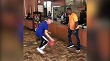 篮球-18年-打球好真的可以为所欲为！教授教你如何在餐厅完美插队