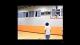 篮球-17年-谁说梅威瑟只会炫富打拳?拳王打篮球命中率100%!-专题