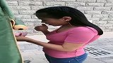 女生这个举动，男友生气了