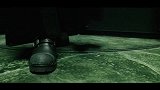 经典枪战片，男子拿一袋子武器过安检，厉害了