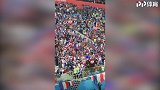法国球迷感动博格巴 看台热情助威让中场大师情难自已