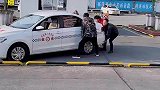 这是哪位教练教的抬车入库