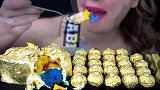 美女试吃可食用24k黄金蛋糕、巧克力汤匙、费列罗巧克力球