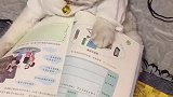 猫：铲屎的别打扰我，我在看书呢！