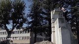 一个玩跑酷的和一个经过专业训练的军人，谁更快？