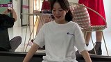 舞蹈房里的一幕，小姐姐课间休息，确认过眼神是心动的感觉