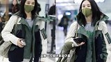 王子文又带“青蛙”出镜，穿拼接外套配运动裤，33岁活力十足