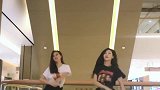 两个姑娘舞姿超动感，挡不住的可爱一刻！