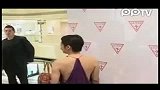 娱乐播报-20111227-袁莉携洋律师老公首亮相