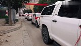 大哥快40岁了才结婚，新娘才20岁，看看他们般配吗