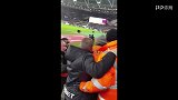 英超-1718赛季-遭到球迷挑衅！利弗莫尔被换下后试图冲上看台-专题
