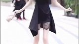 街拍时尚美女达人，黑衣小姐姐一袭黑衣短裙秀出高跟气质