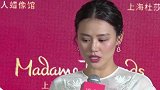 马思纯跟偶像合影，直言笑得太傻