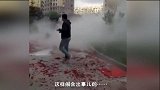 爆新鲜-20160913-实拍黑龙江鸡西疯狂闹婚礼 灭火器狂喷险出人命