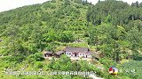 贵州大山下住着一户人家，环境如世外桃源，水泥路了还通到家门口