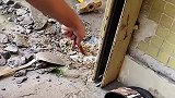 原来是这里把管道堵住了