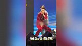 向佐出席活动当众踢腿，直接从主持人脸上扫过，对方后退脸色都变了
