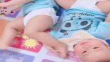 我上趟洗手间出来看到这一幕差点笑出声，宝宝猪蹄好吃吗