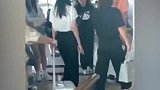 陈钰琪独自一人上班被陌生人吐口水