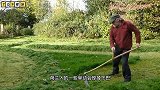 不可思议的挖泥机，为什么要把草地“涂黑”，是为了保暖吗
