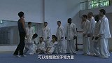 李小龙生前训练照，这一招数谁都做不到，难怪泰森说他是“杀手”