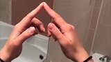 假装有镜子的小姐姐
