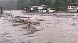 四川汶川两游客执意回客栈休息 河水暴涨被困屋内