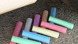 把粉笔、南瓜等放在车轮下，好减压，勿模仿