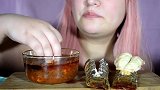 吃龙虾前先来一杯果汁，这样吃真开胃