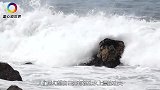 小伙发明“漂浮鞋”，穿上可在水面行走，效果令人不敢相信