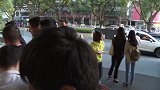 中超-10秒告诉你网红的力量! 米兰球迷酒店围堵帕托索要签名-专题