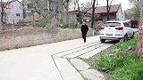 大爷搭车进城被坑，没想竟是自己闺女演的一出好戏，真有才