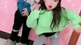 会跳舞的女孩子，最弟弟只有羡慕嫉妒恨的份