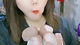 仙气飘飘的冰淇淋来了，吃起来嘎吱嘎吱脆，很美味啊！