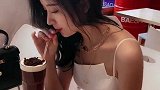 网恋两年了，今天要见面了，你们看我穿这身衣服合适吗