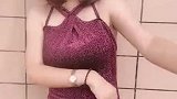 娇小玲珑美女很惹人喜欢