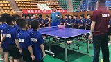 乒乓球：乒乓教练一语道破乒乓球接发球的技巧，太厉害了！