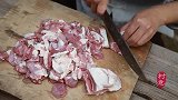 一次五十根，羊肉串这样吃才够嗨