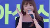 洪真英唱起经典歌曲，网友：台下互动不断，真是太好听了！