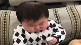 萌娃肉肉哭得这么有节奏，一颗棉花糖瞬间不哭了，这也太馋了