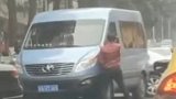 重庆一商务车撞击出租车致多人受伤