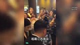 赵丽颖与导演赵德胤疑被曝新恋情！其被拍到帮赵丽颖带娃出门玩耍