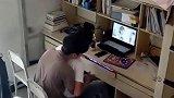 小伙这谁顶得住啊，我要去找宿管阿姨，今天必须换宿舍！