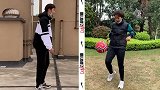 王霜和表哥带来隔空颠球表演 配合默契演技在线