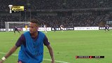 万众欢呼！内马尔终于起身热身 巴西巨星或将登场