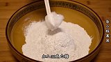 一碗糯米粉，开水一烫，教你炸空心麻团，不开裂不塌陷，个个空心