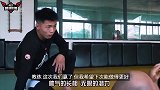 中国小伙凶残KO，打得老外昏厥一动不动，裁判立马终止比赛救人